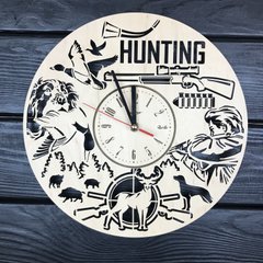Оригинальные настенные часы из дерева на тему охоты