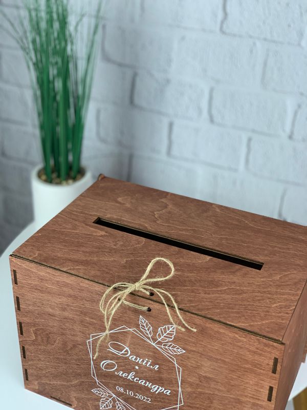 Дерев'яна скриня для подарункових конвертів на весілля