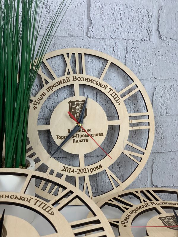 Корпоративний подарунок бізнес партнерам - настінний годинник з логотипом