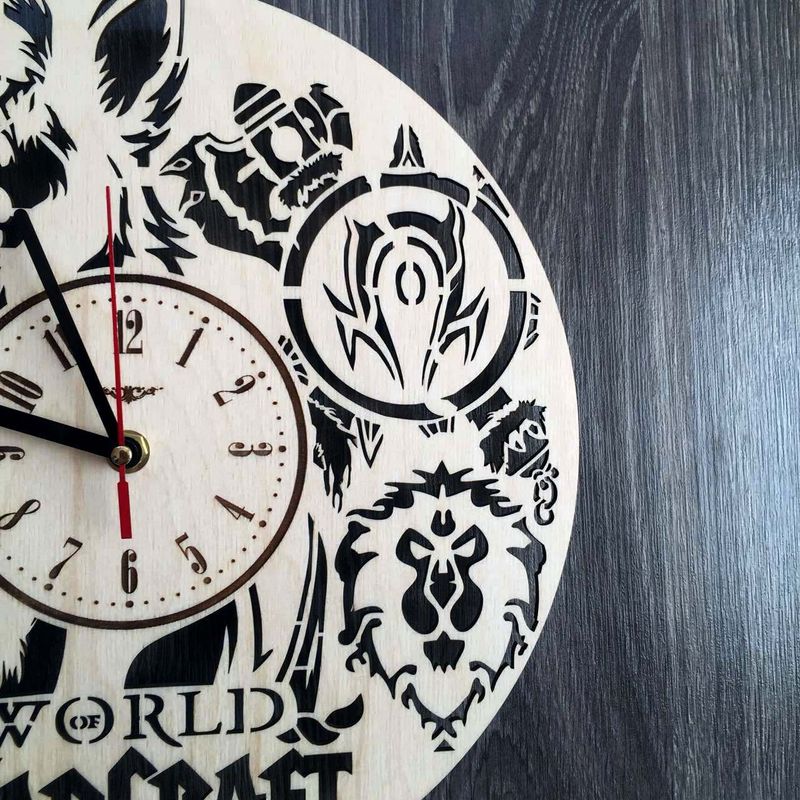 Настінний годинник з дерева "Warcraft"