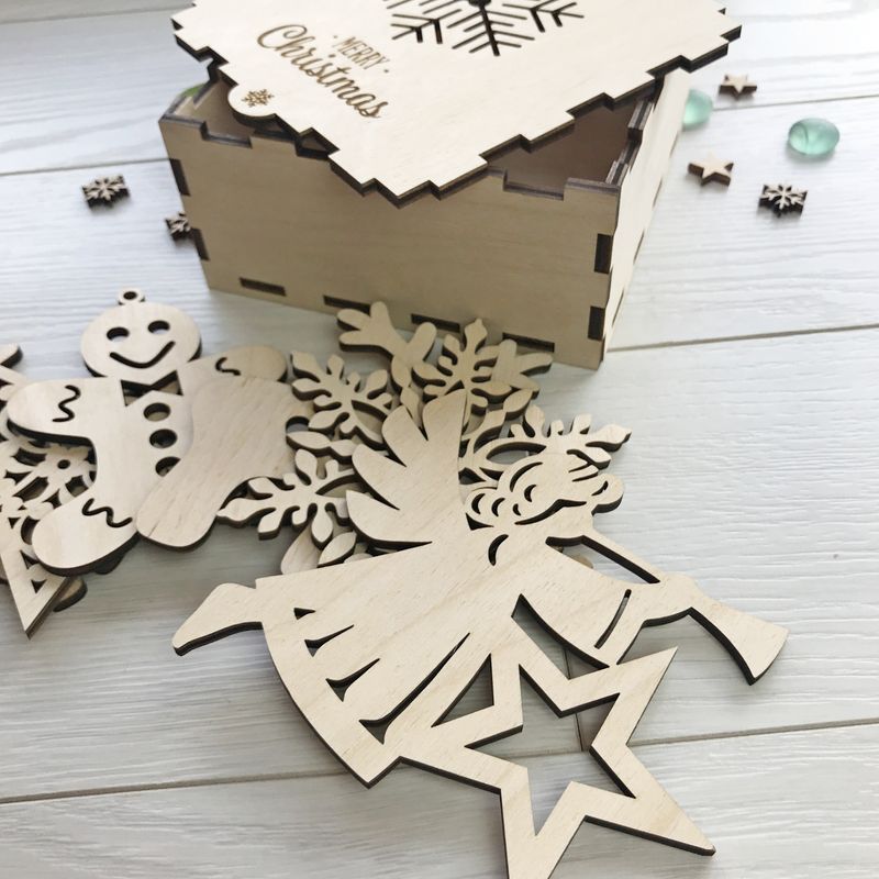 Новогодние игрушки 6 шт из дерева в коробке с индивидуальной гравировкой