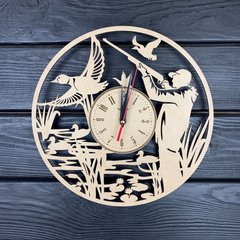 Дерев'яний настінний годинник на мисливську тематику