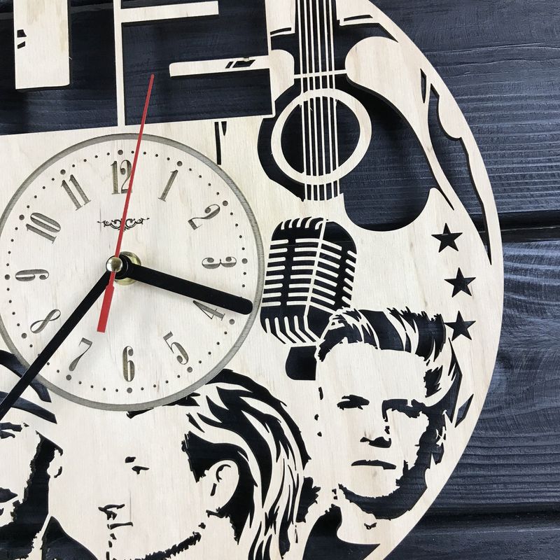 Оригинальные интерьерные часы на стену «U2»
