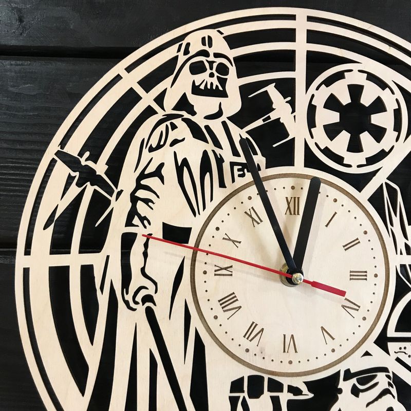 Оригінальний настінний годинник з дерева «Зоряні Війни»