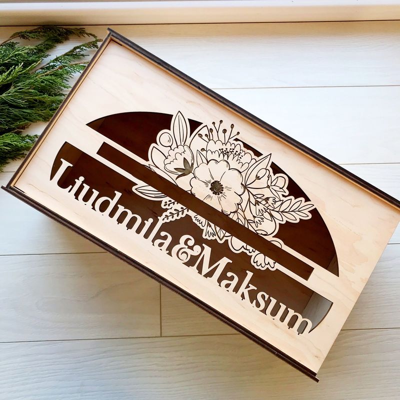 Весільна дерев'яна коробка для грошей з іменами молодят