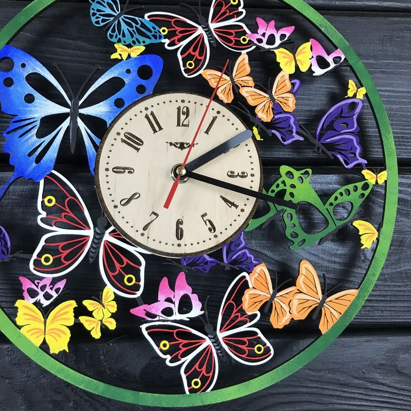 Цветные настенные часы из дерева "Вальс бабочек"