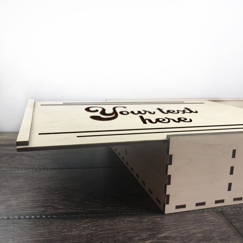 Велика дерев`яна коробка з віділеннями і гравіюванням