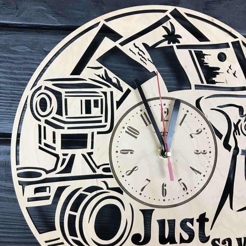 Дизайнерський дерев`яний годинник на стіну «Фотограф»