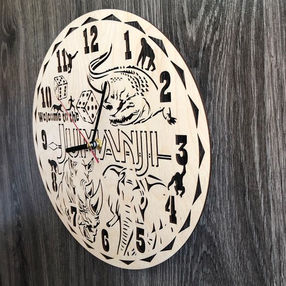 Стильний дерев`яний настінний годинник "Джуманджі"