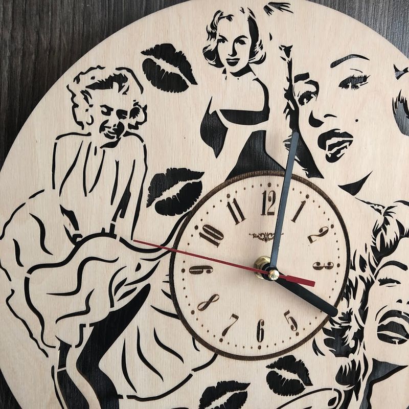 Оригинальные круглые бесшумные настенные часы «Мэрилин Монро»