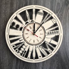 Тематические настенные часы из дерева в маникюрный салон