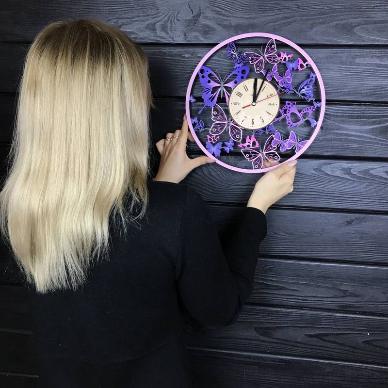 Дерев`яний годинник на стіну з кольоровим УФ друком «Вальс метеликів»