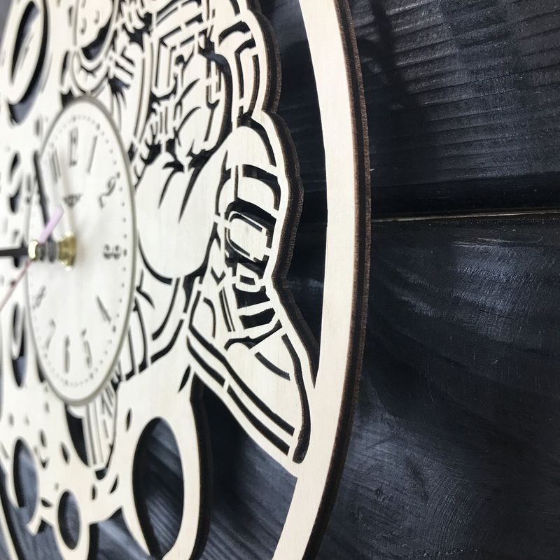 Незвичайний настінний дерев`яний годинник «Неперевершений місяць»