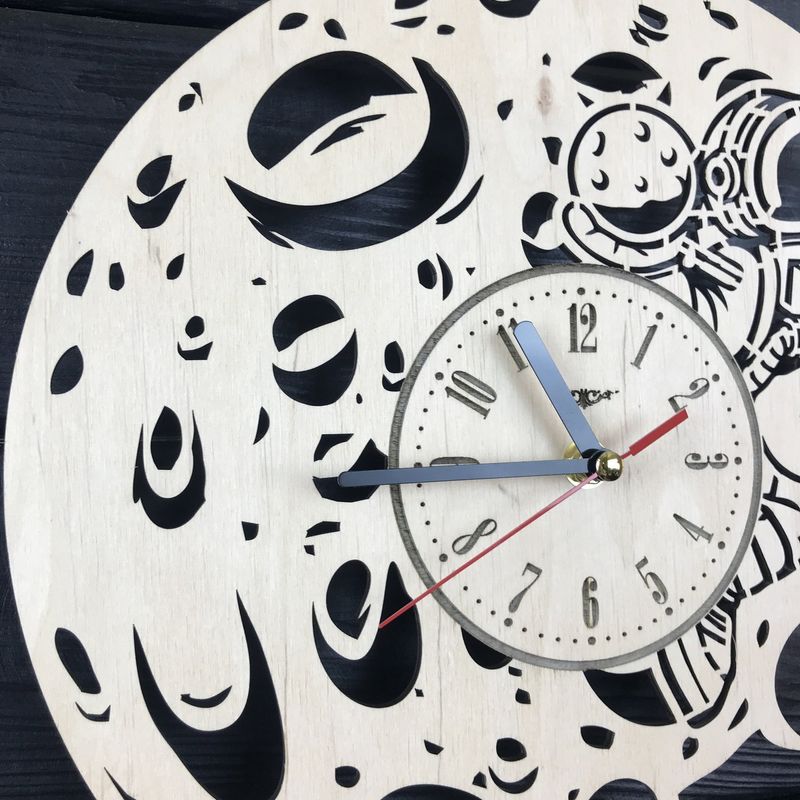 Необыкновенные настенные деревянные часы «Восхитительная луна»