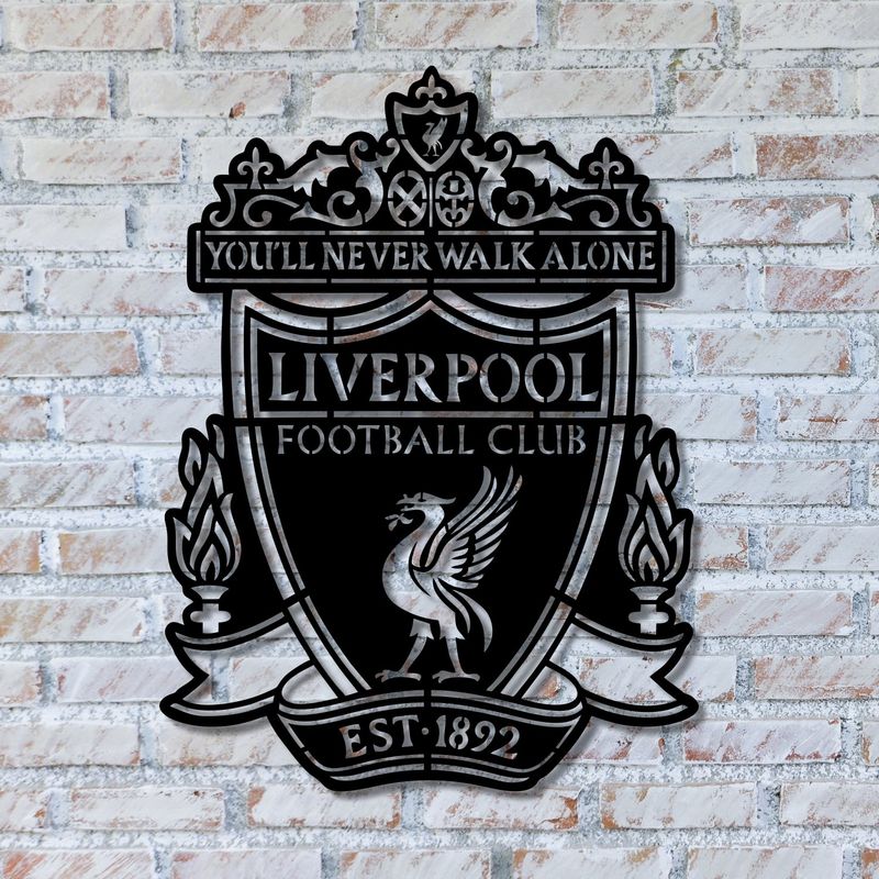 Деревянная эмблема футбольного клуба «Ливерпуль»