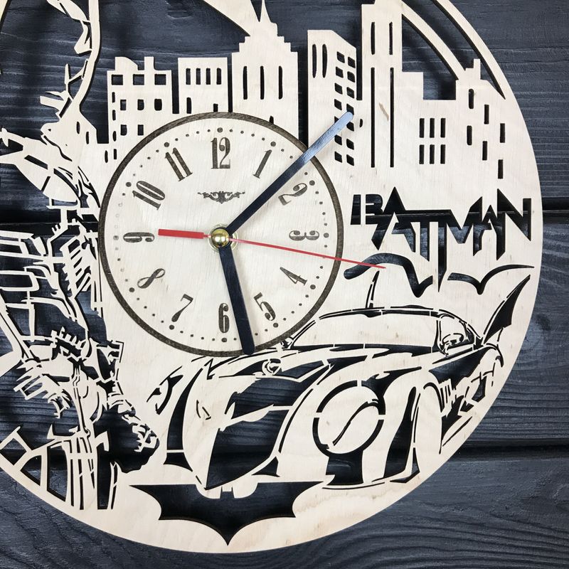 Настінний годинник з дерева з плавним ходом "Бетмен"