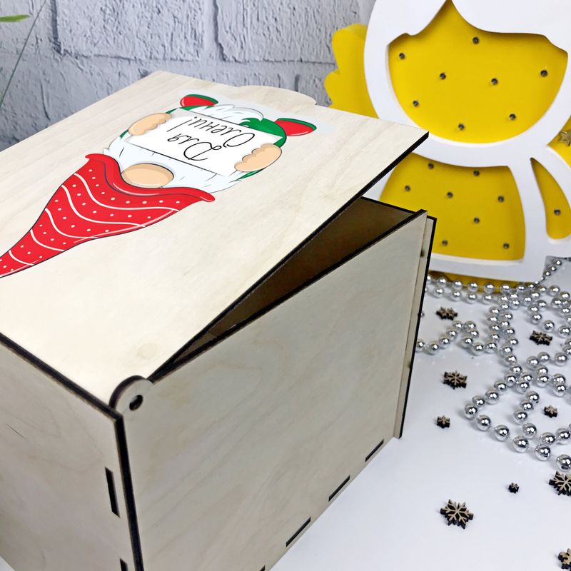Оригинальная коробка из дерева для новогоднего подарка с индивидуальным текстом
