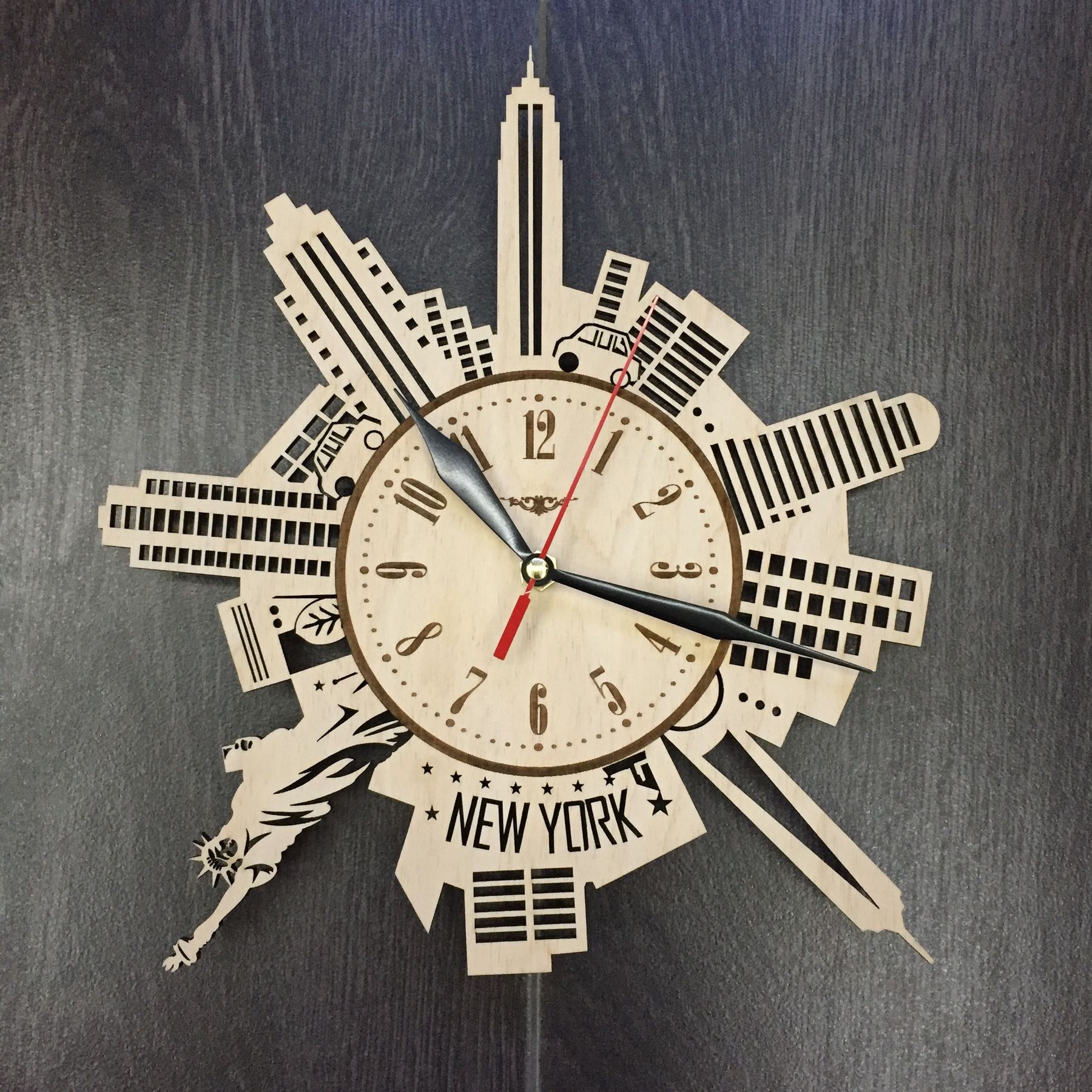 Часы 31 15. Часы из фанеры настенные. Часы настенные New York. Дизайнерские часы на стену из дерева. Часы настенные брендированные.