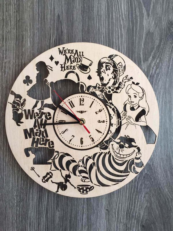 Дизайнерський настінний годинник «Аліса в Країні чудес»