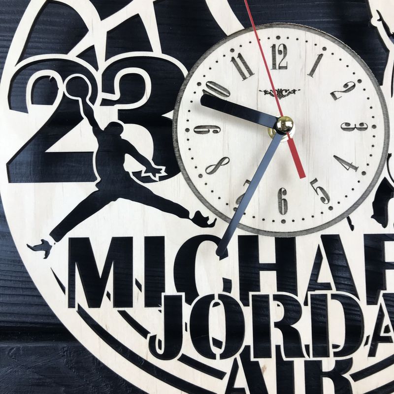 Часы из натурального дерева настенные «Майкл Джордан»