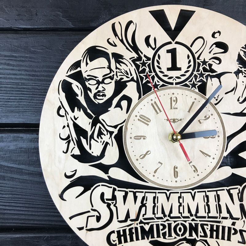 Тематичний настінний годинник з дерева «Чемпіонат з плавання»