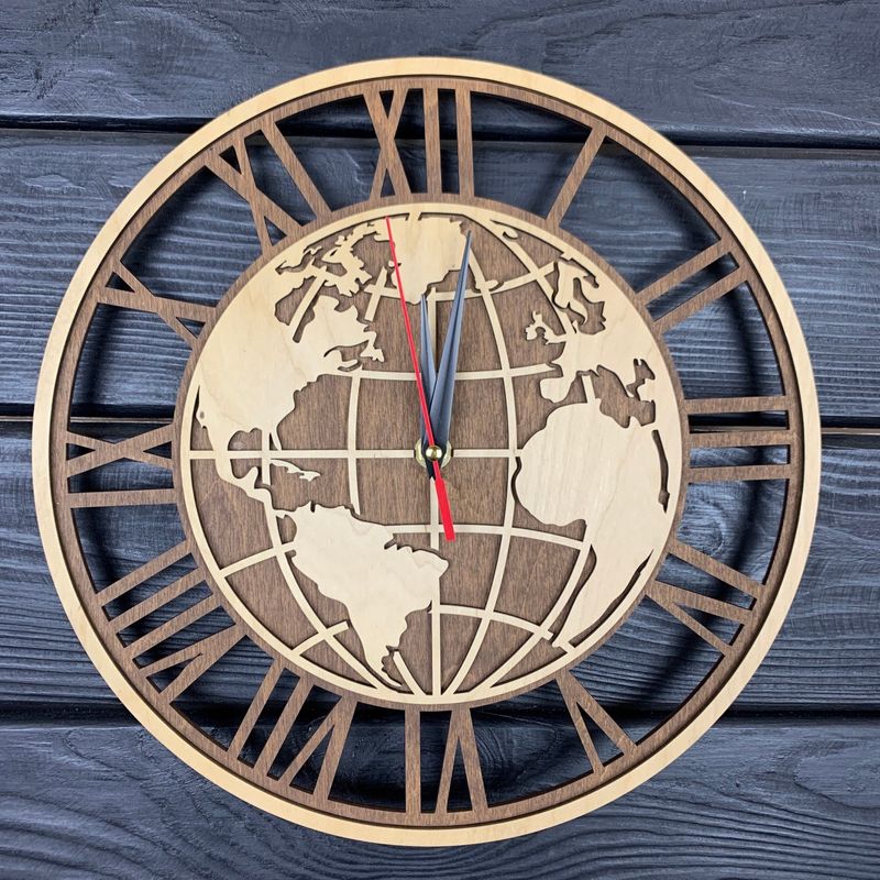 Дизайнерський настінний годинник з дерева «Глобус»