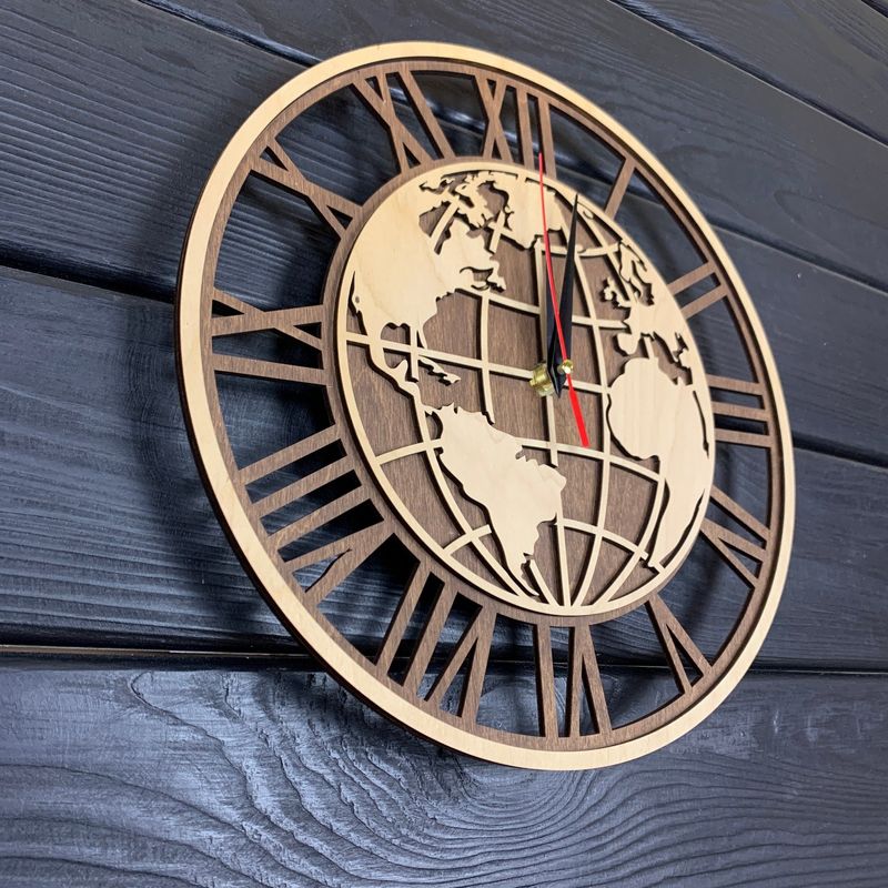Дизайнерський настінний годинник з дерева «Глобус»