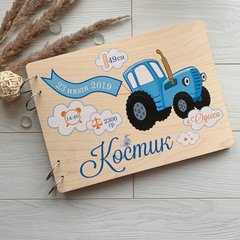 Дитячий фотоальбом з дерева на тему мультфільму «Синій трактор»