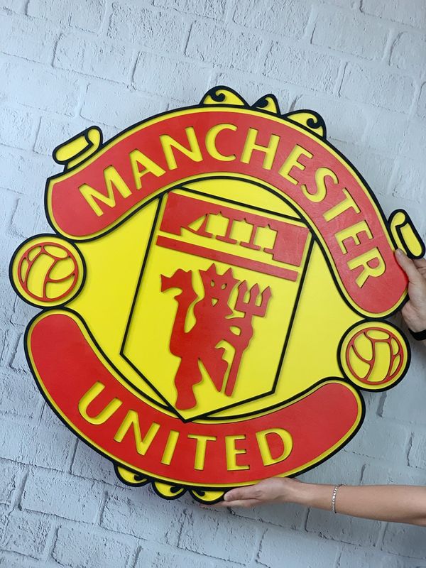 Двухслойный деревянный логотип ФК «Манчестер Юнайтед»