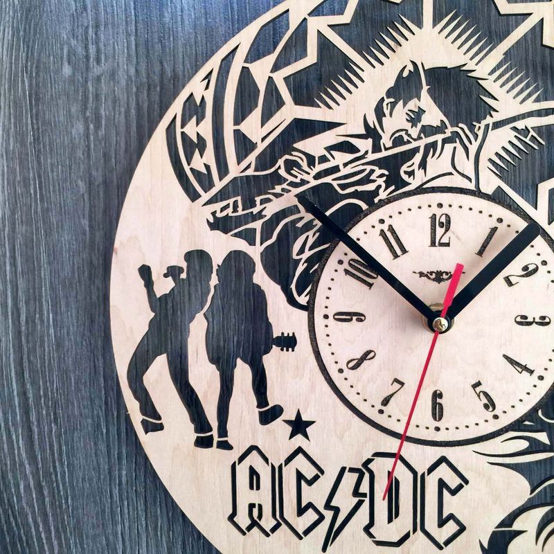 Годинник ручної роботи з дерева "AC/DC"