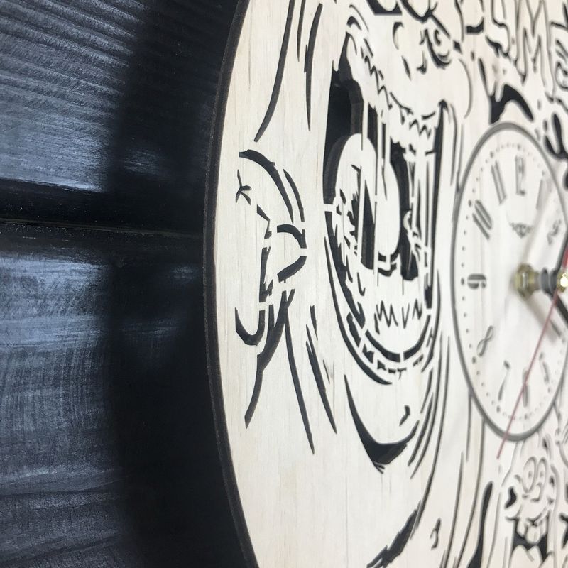Часы настенные из дерева «Slimer»