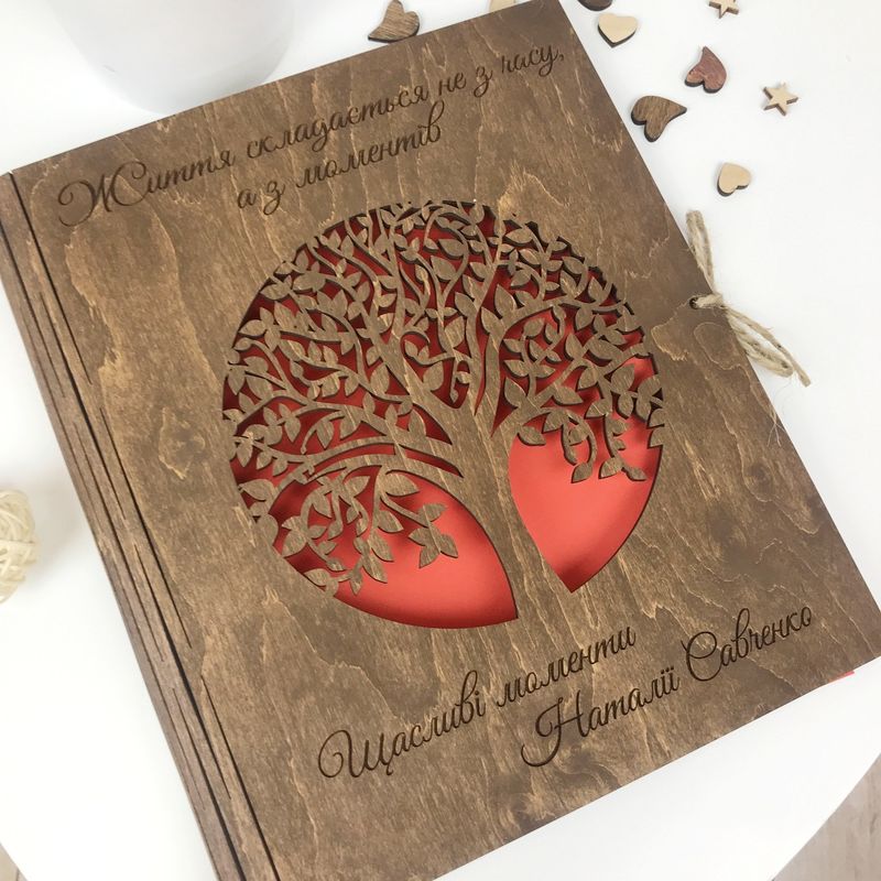 Деревянная книга для фото и записей с именной гравировкой на заказ