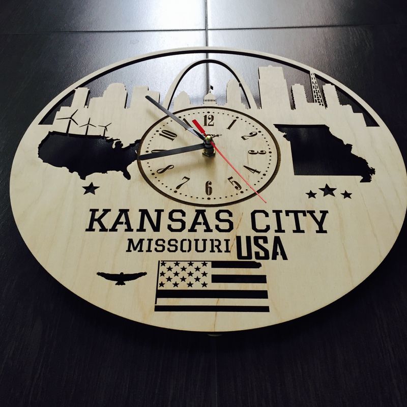 Концептуальний настінний годинник «Канзас-Сіті, Міссурі»