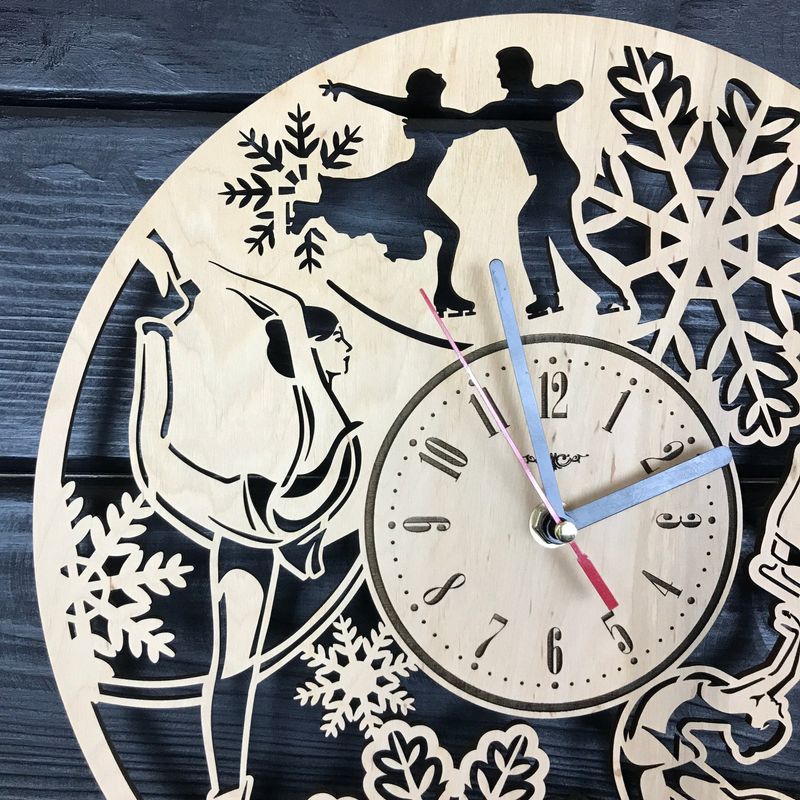 Декоративний дерев`яний годинник на стіну «Фігурне катання»