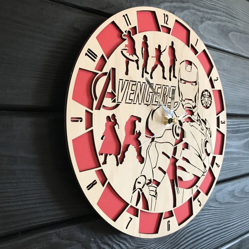Круглий дерев'яний годинник настінний "Месники"