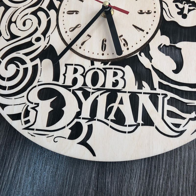 Оригинальные настенные часы "Боб Дилан"