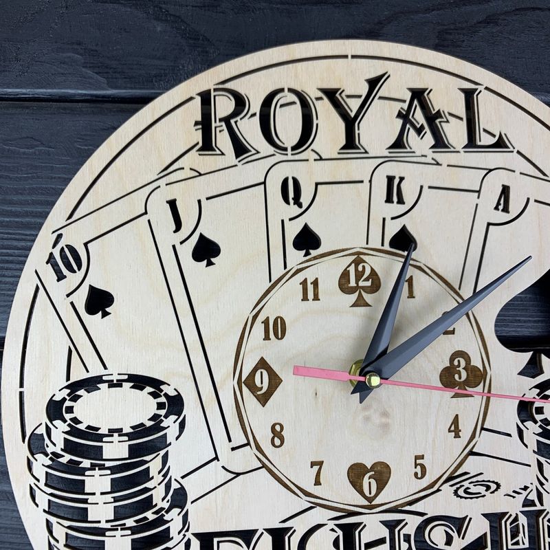 Безшумний настінний годинник з дерева "Покер"