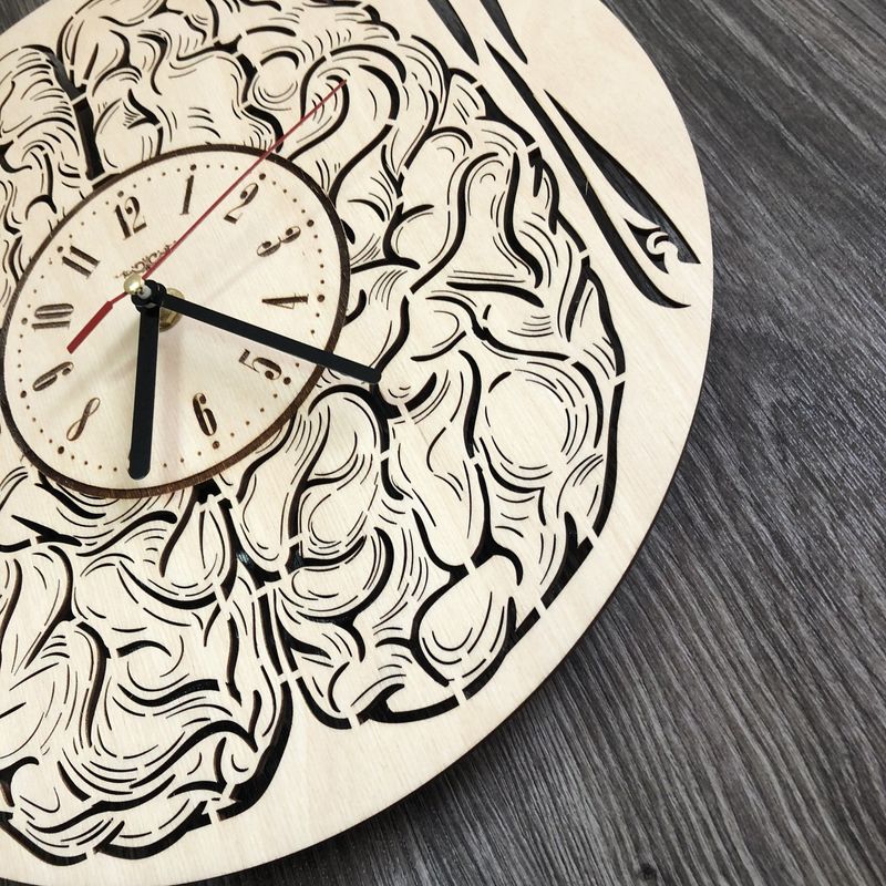 Дизайнерские деревянные часы «Мозги»