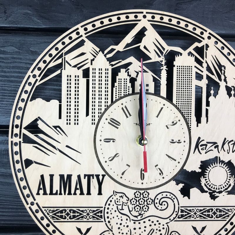 Інтер`єрний годинник на стіну "Алмата, Казахстан"