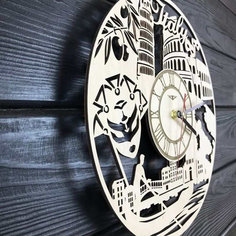Круглий дизайнерський дерев`яний годинник «Спекотна Італія»