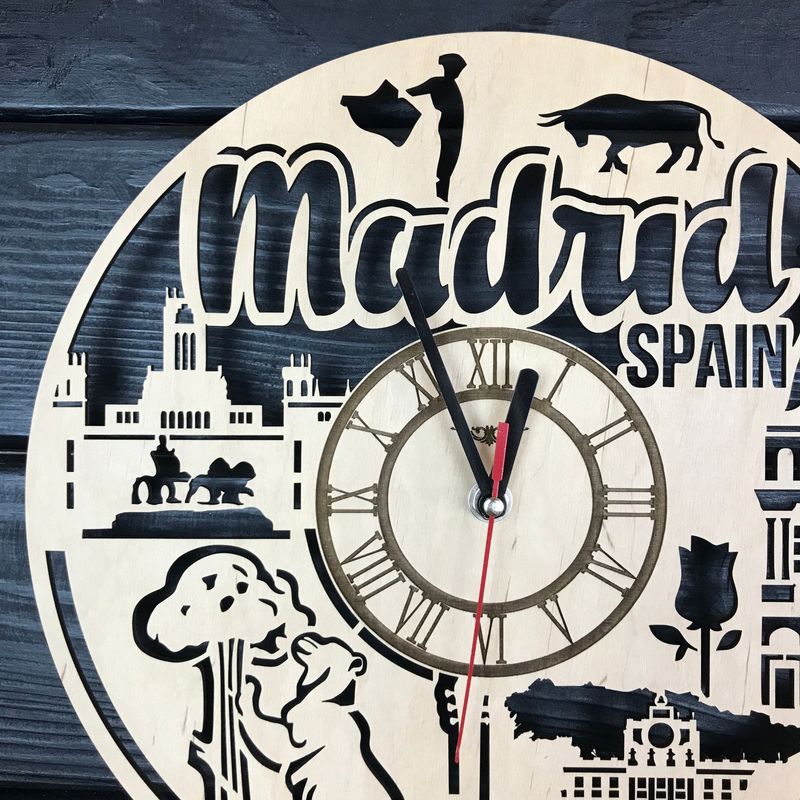 Тематические деревянные часы на стену «Испания, Мадрид»