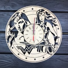 Годинник дерев`яний настінний з плавним ходом "Диво-жінка"