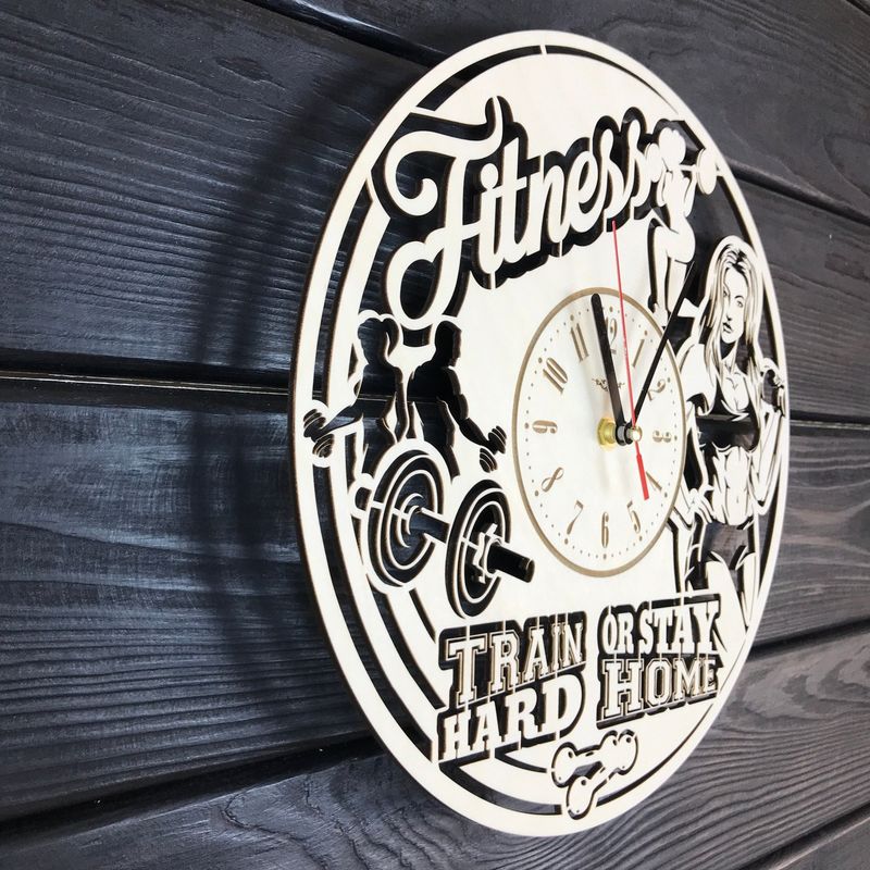 Деревянные часы на стену «Фитнес»