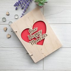 Незвичаний дерев`яний альбом для фото та записів «Our happy moments»