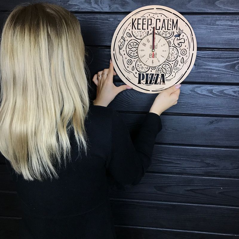 Дерев`яний настінний годинник "Піца"