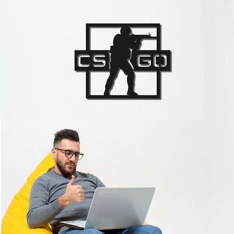 Картина из дерева на тему компьютерной игры «CS GO»