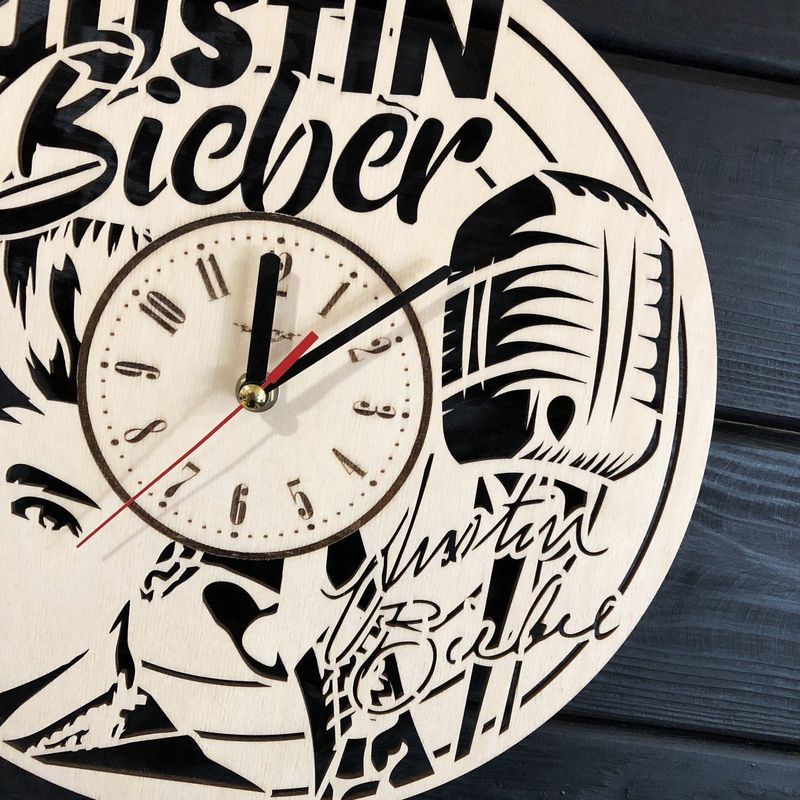 Концептуальный настінний годинник з дерева «Justin Bieber»