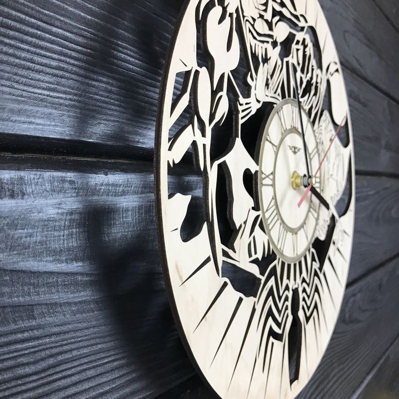 Круглые дизайнерские деревянные часы «Веном»