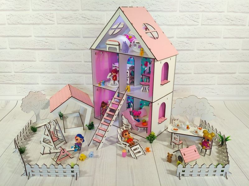 Деревянный трёхэтажный домик для кукол LOL с двориком