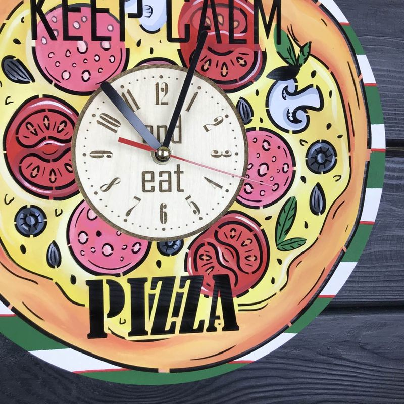 Дерев`яний кольоровий настінний годинник з дерева "Піца"